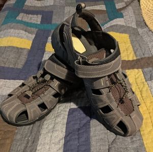 NWOT Men's Teva Hiking Sandal
